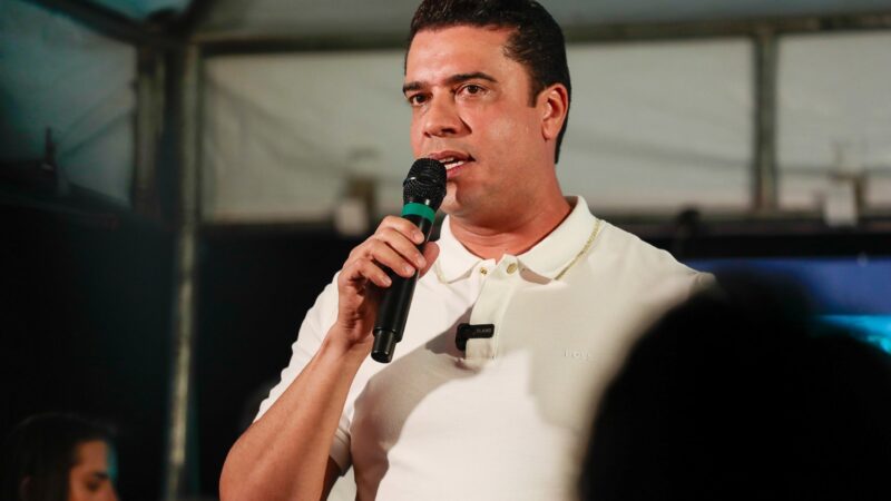 Prefeito Rodrigo Pinheiro entrega à população uma das maiores praças públicas de Pernambuco