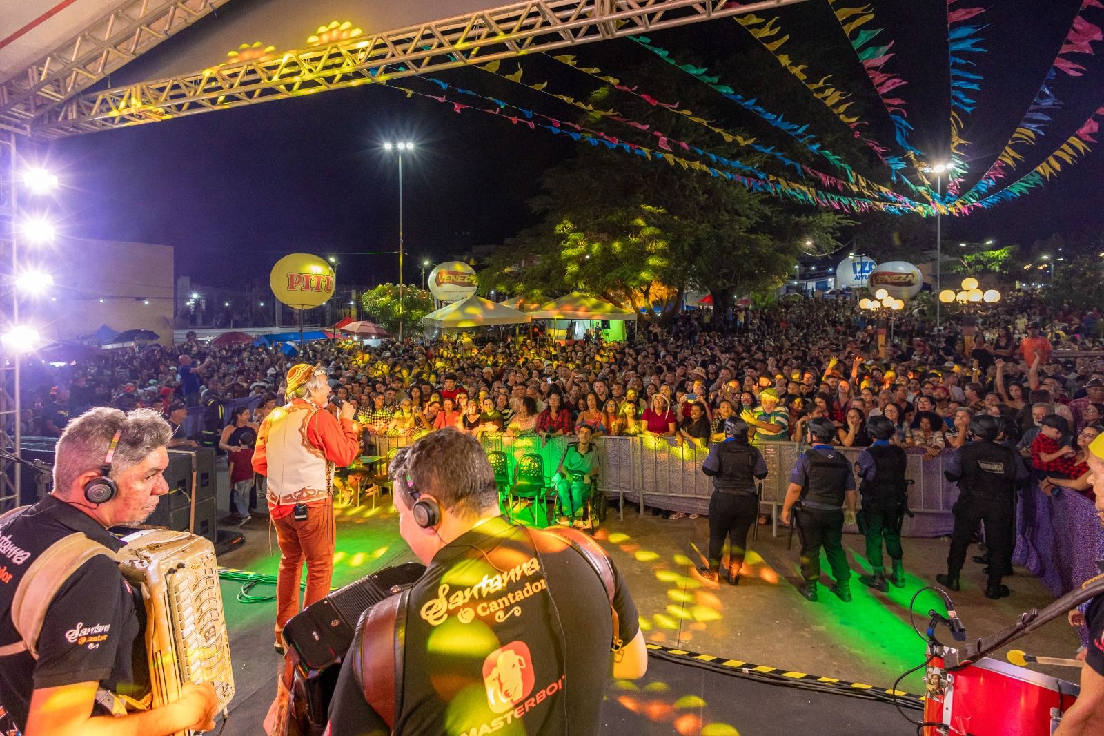 Sucesso marca primeiro final de semana do São João Vitória do Pé de Serra