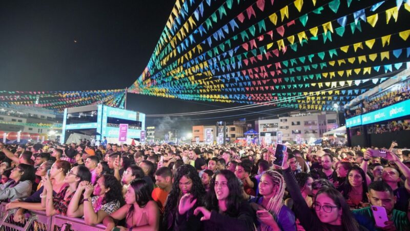 Segunda noite do polo principal reúne multidão no Vitória do Pé de Serra