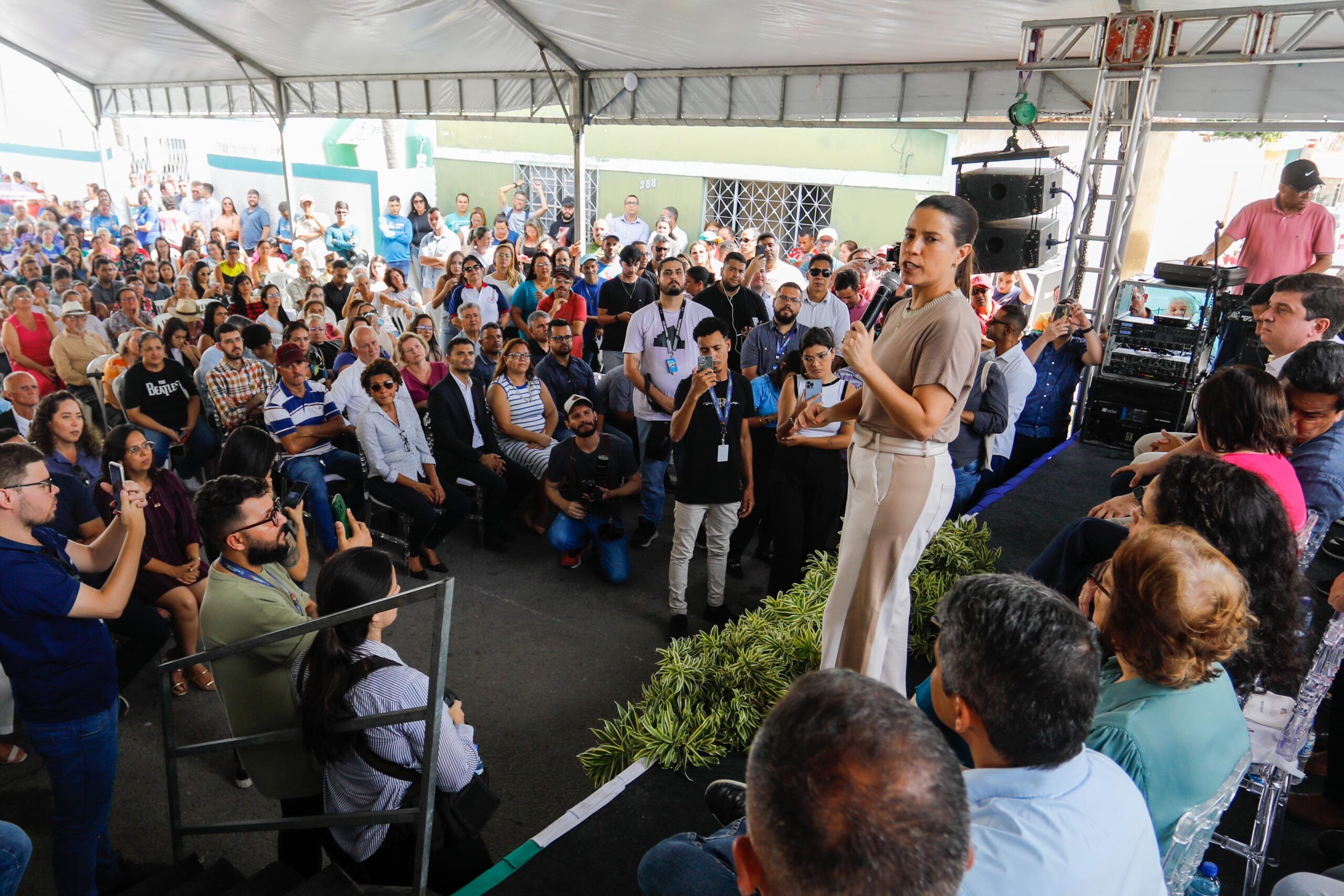 Em Bezerros, governadora Raquel Lyra entrega 120ª cozinha comunitária de Pernambuco