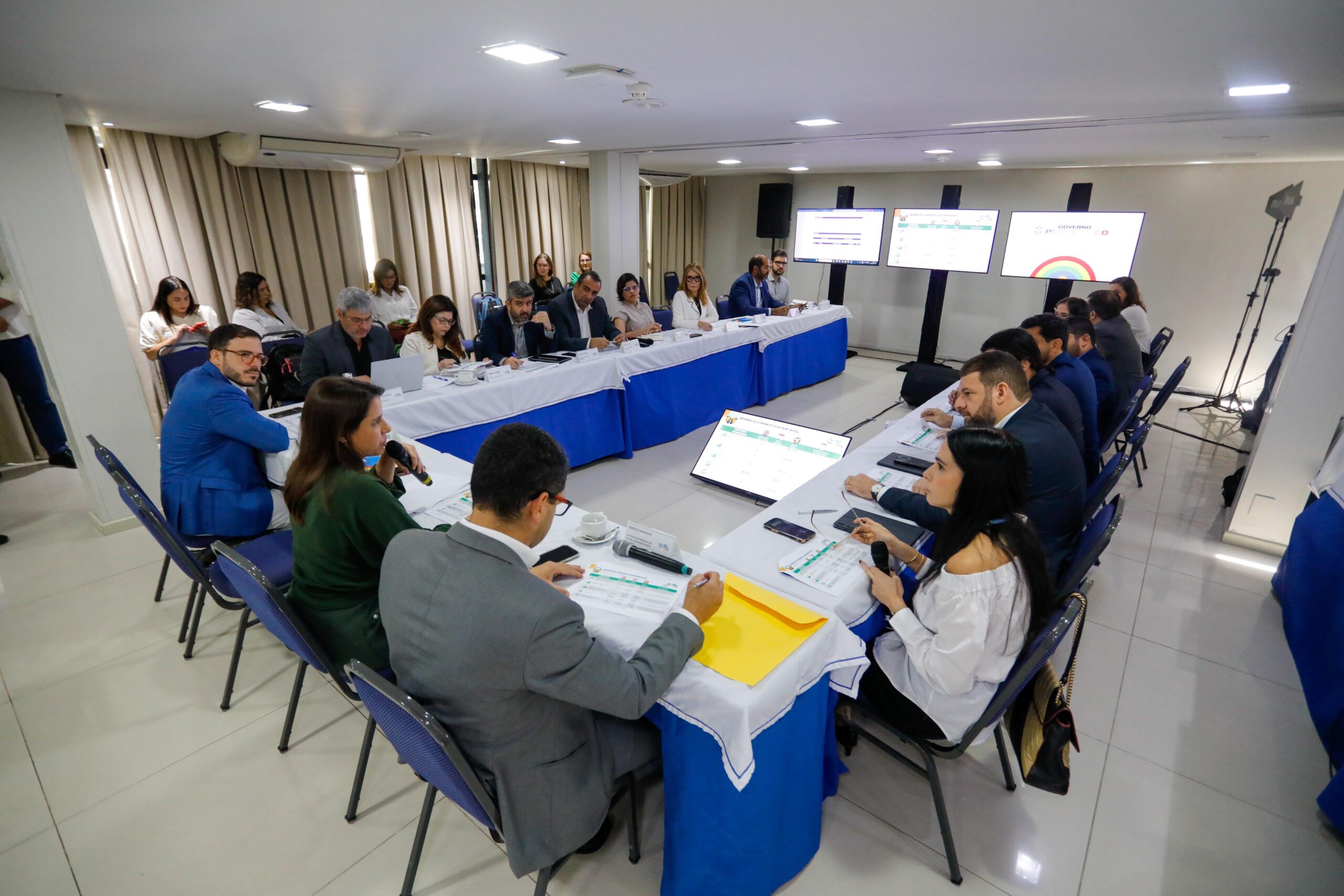 Governadora Raquel Lyra comanda reunião de acompanhamento dos projetos estratégicos do Governo de Pernambuco