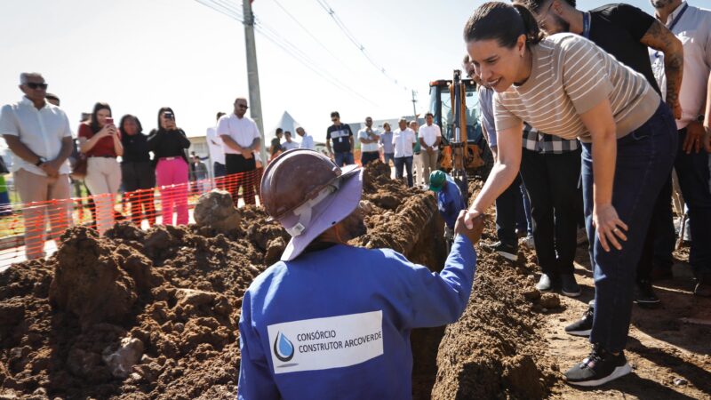 Em Arcoverde, governadora Raquel Lyra vistoria obra de abastecimento de água que vai acabar com o rodízio na cidade