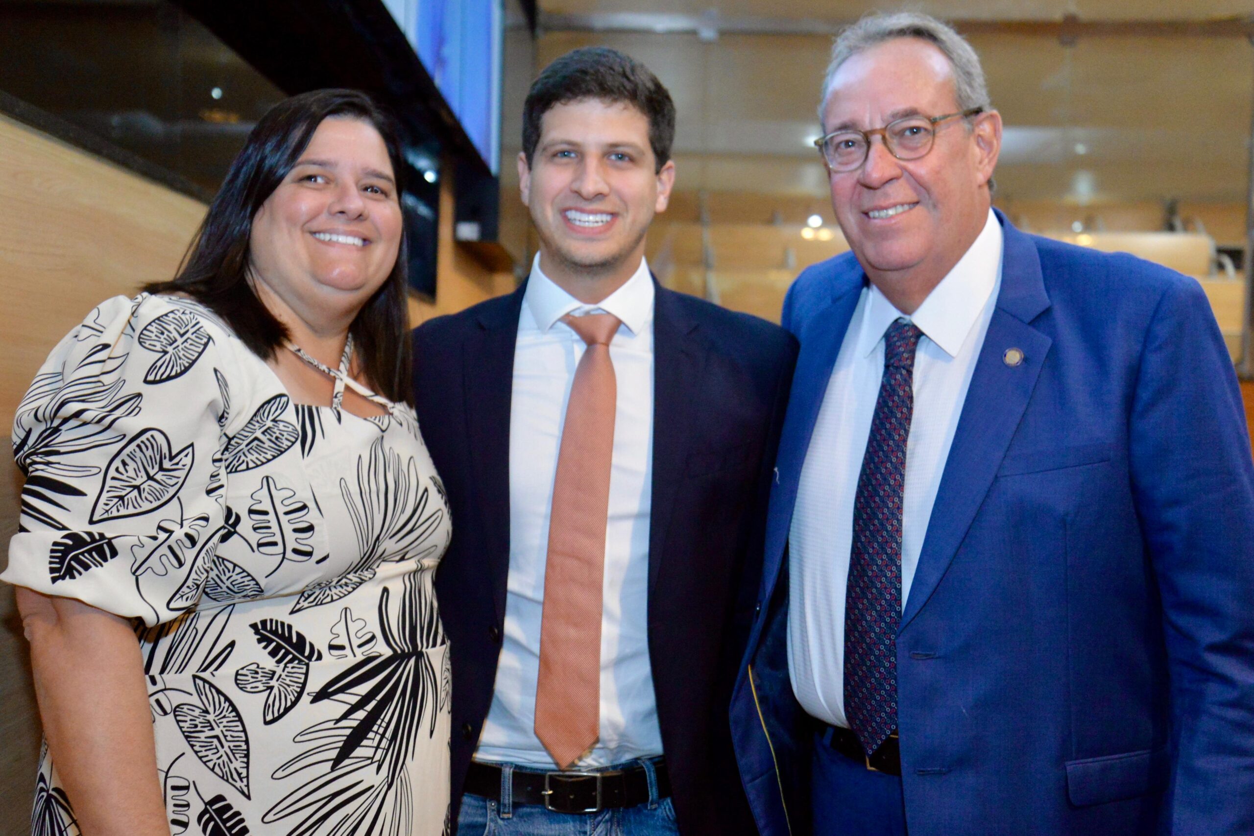 João Campos e Álvaro Porto demonstram crescente afinidade política com Carol Jordão