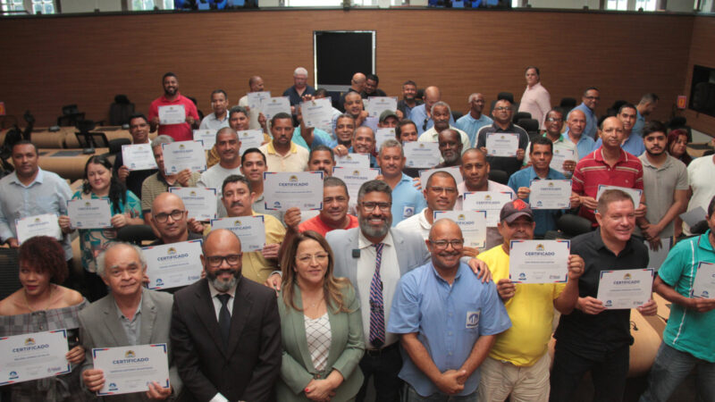 Porteiros e trabalhadores em condomínio são homenageados na Câmara Municipal do Recife em Sessão Solene