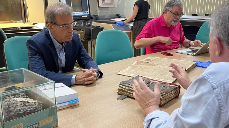 Deputado Coronel Alberto Feitosa visita laboratório de de memórias históricas da UFPE