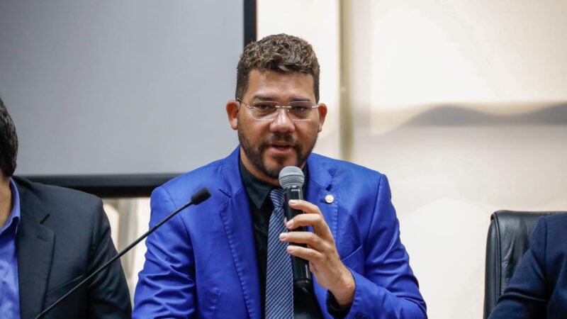 Deputado Abimael Santos cria projeto de lei para proibir cobrança de sacolas em estabelecimentos comerciais