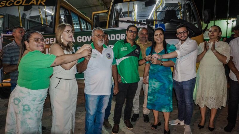 Prefeitura de Jataúba realizou entrega de 11 veículos e inaugurações