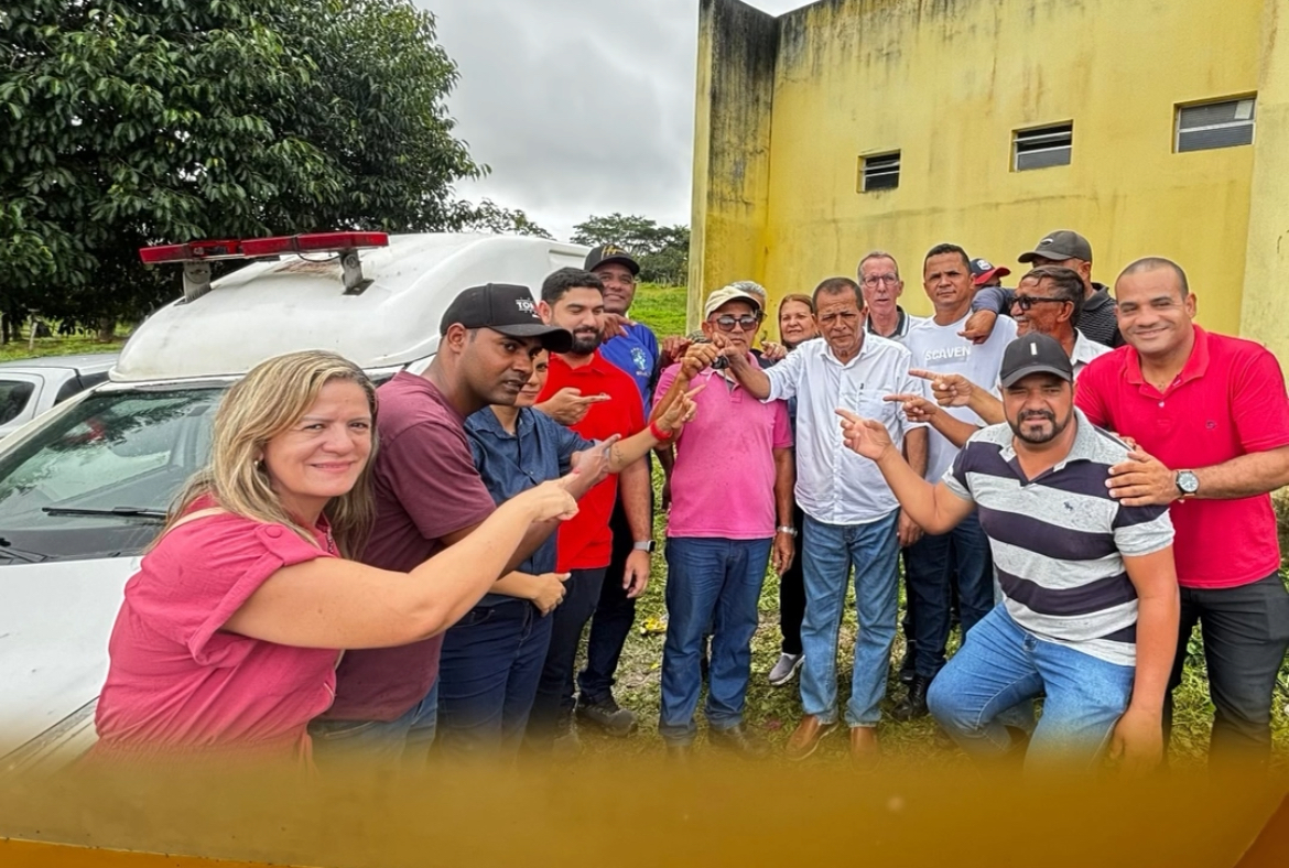 Prefeitura da Água Preta recebe mais um ônibus do governo do estado e prefeito Miruca entrega uma ambulância pro engenho parnaso