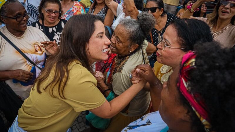 Governadora Raquel Lyra acompanha missa campal no Recife em homenagem à Nossa Senhora do Carmo