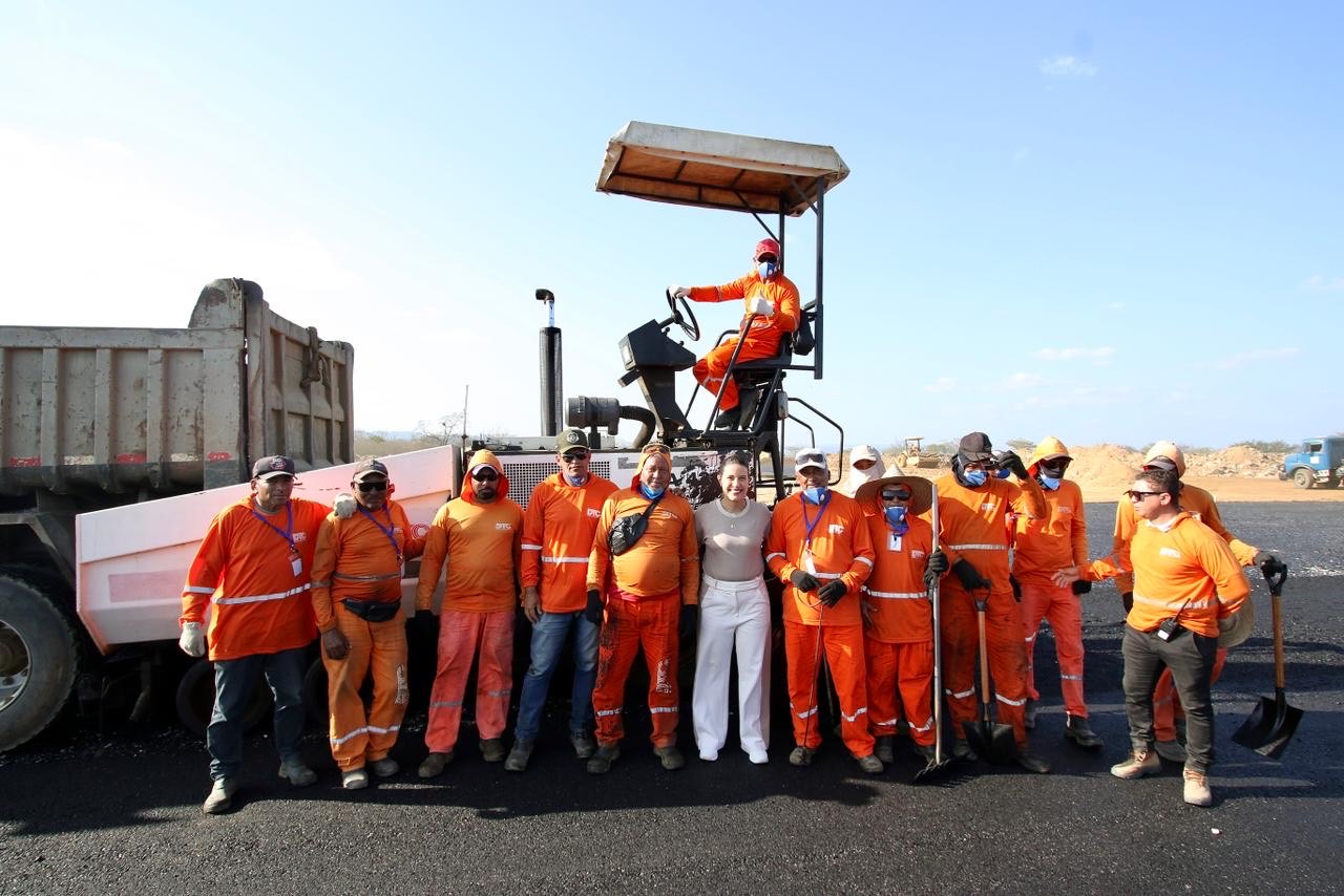 Governadora Raquel Lyra vistoria obra do aeroporto de Serra Talhada e anuncia conclusão do projeto para ampliação do aeroporto de Caruaru