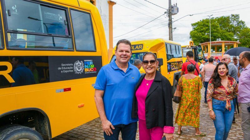 Prefeita Isabel Hacker Entrega 06 Novos Veículos para Rio Formoso