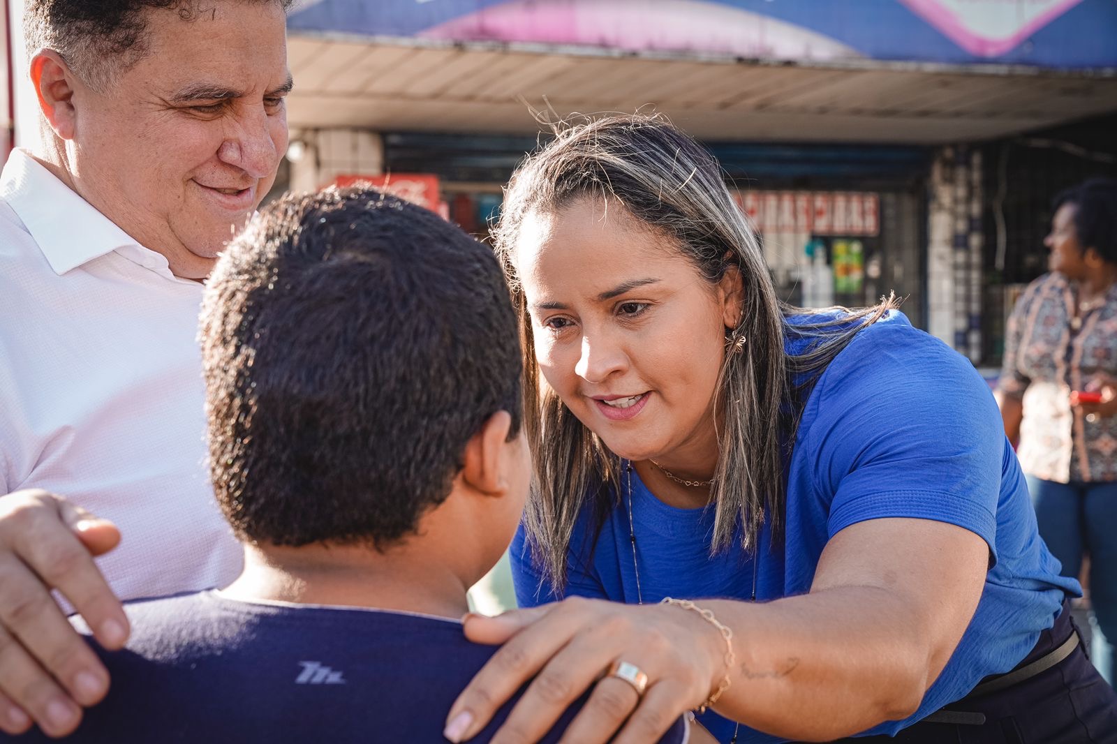 Com saída de Yves, pré-candidata a prefeita do Paulista Livia Álvaro ganha ainda mais força nas ruas