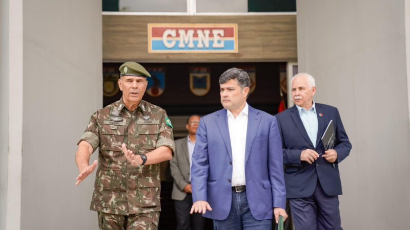 Eduardo da Fonte discute Escola de Sargentos e Operação Caminhão-Pipa em visita ao Comando Militar do Nordeste