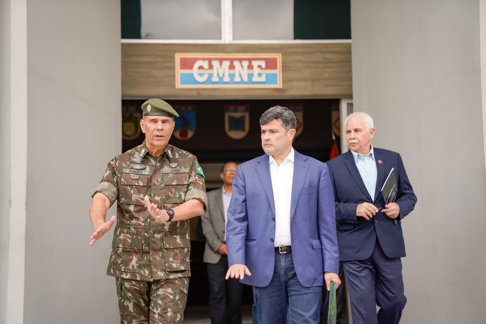 Eduardo da Fonte discute Escola de Sargentos e Operação Caminhão-Pipa em visita ao Comando Militar do Nordeste