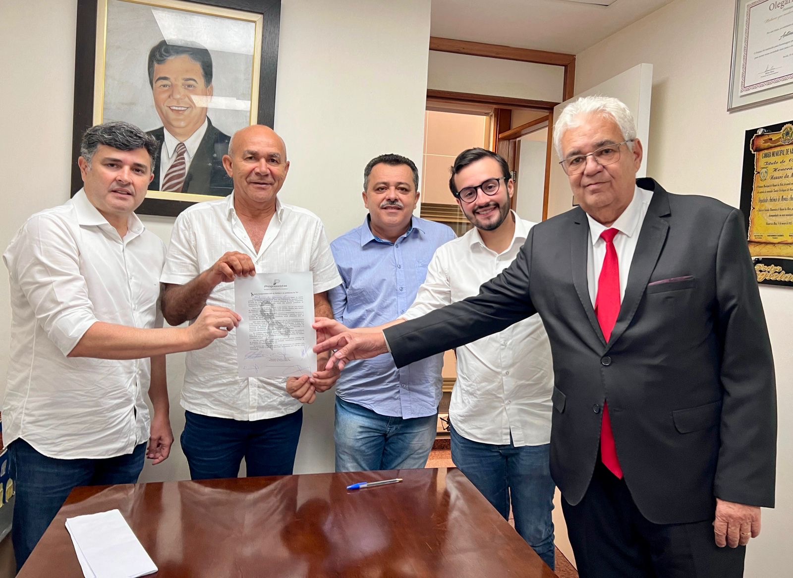 Prefeito de Goiana e candidato a reeleição, Eduardo Honório, assina Termo de Compromisso do Progressistas com os autistas do município