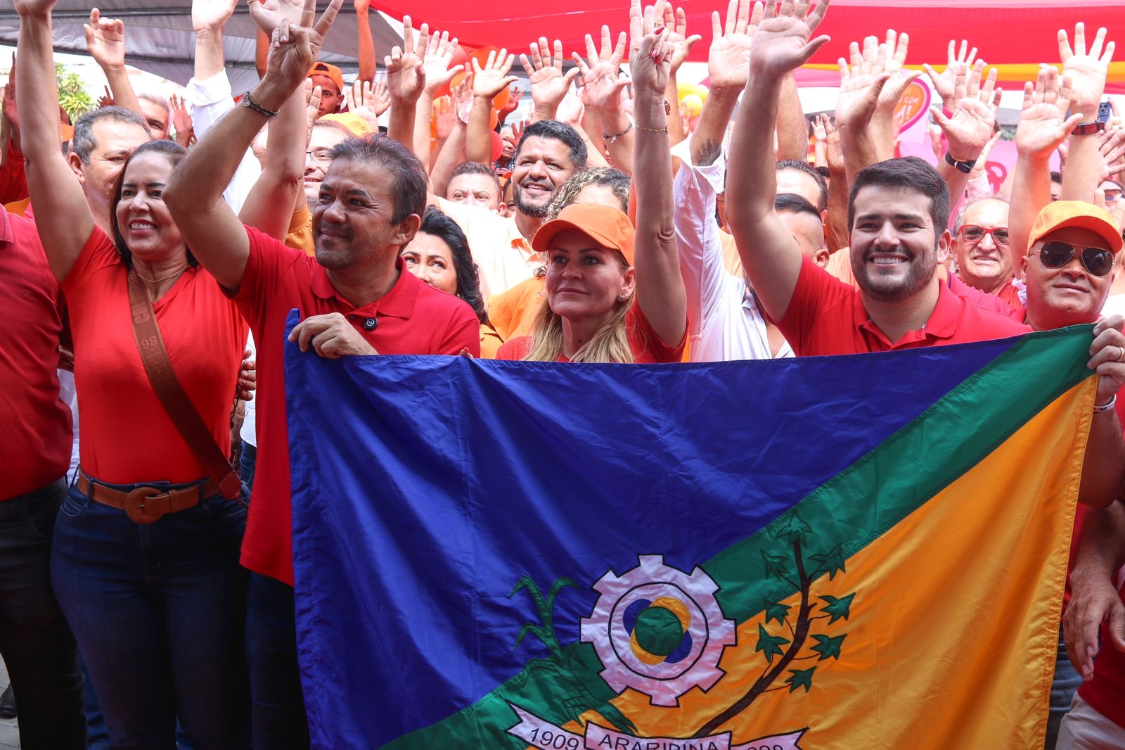 Deputada Roberta Arraes anuncia apoio a pré-candidatura de Evilásio Mateus e unem grupos políticos em Araripina.