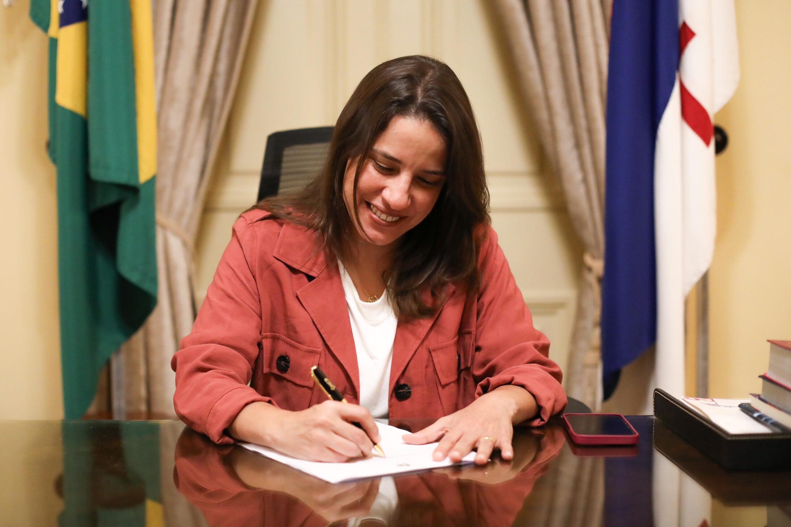 Governadora Raquel Lyra anuncia abertura de inscrições para 900 vagas de intercâmbio internacional pelo Programa Ganhe o Mundo