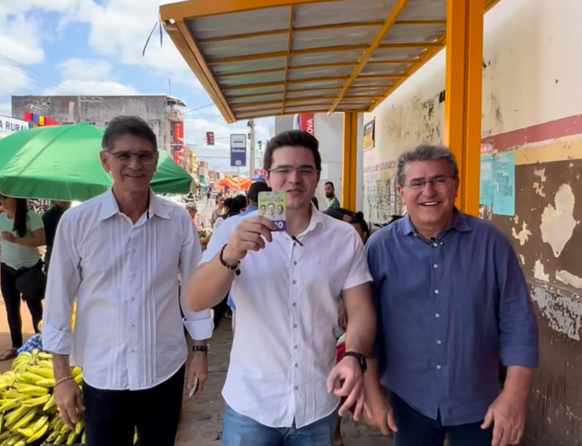 Miguel Duque inicia campanha no centro de Serra Talhada ao lado de Marcos Godoy e Luciano Duque