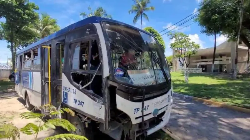 “Até quando?”, diz Elias sobre mais um acidente com micro-ônibus no Jaboatão dos Guararapes