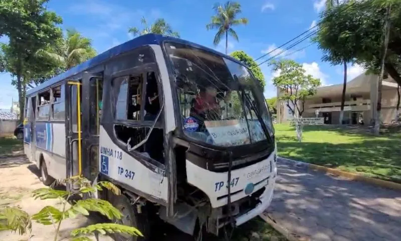 “Até quando?”, diz Elias sobre mais um acidente com micro-ônibus no Jaboatão dos Guararapes