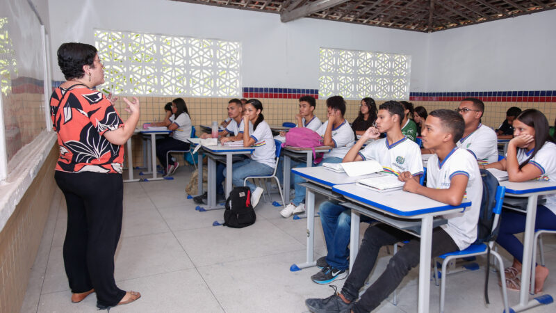 Governo de Pernambuco nomeia 118 professores para a Rede Estadual e já soma mais de 5 mil convocações na educação em 18 meses