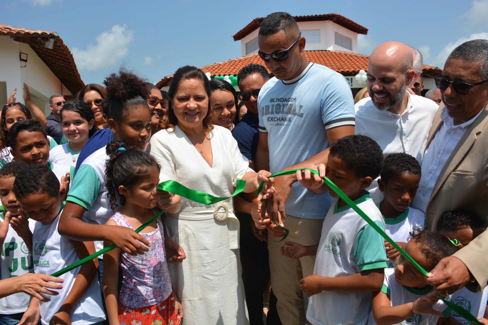 Em Ipojuca, prefeita Célia Sales inaugura escola de tempo integral de Nova Camela