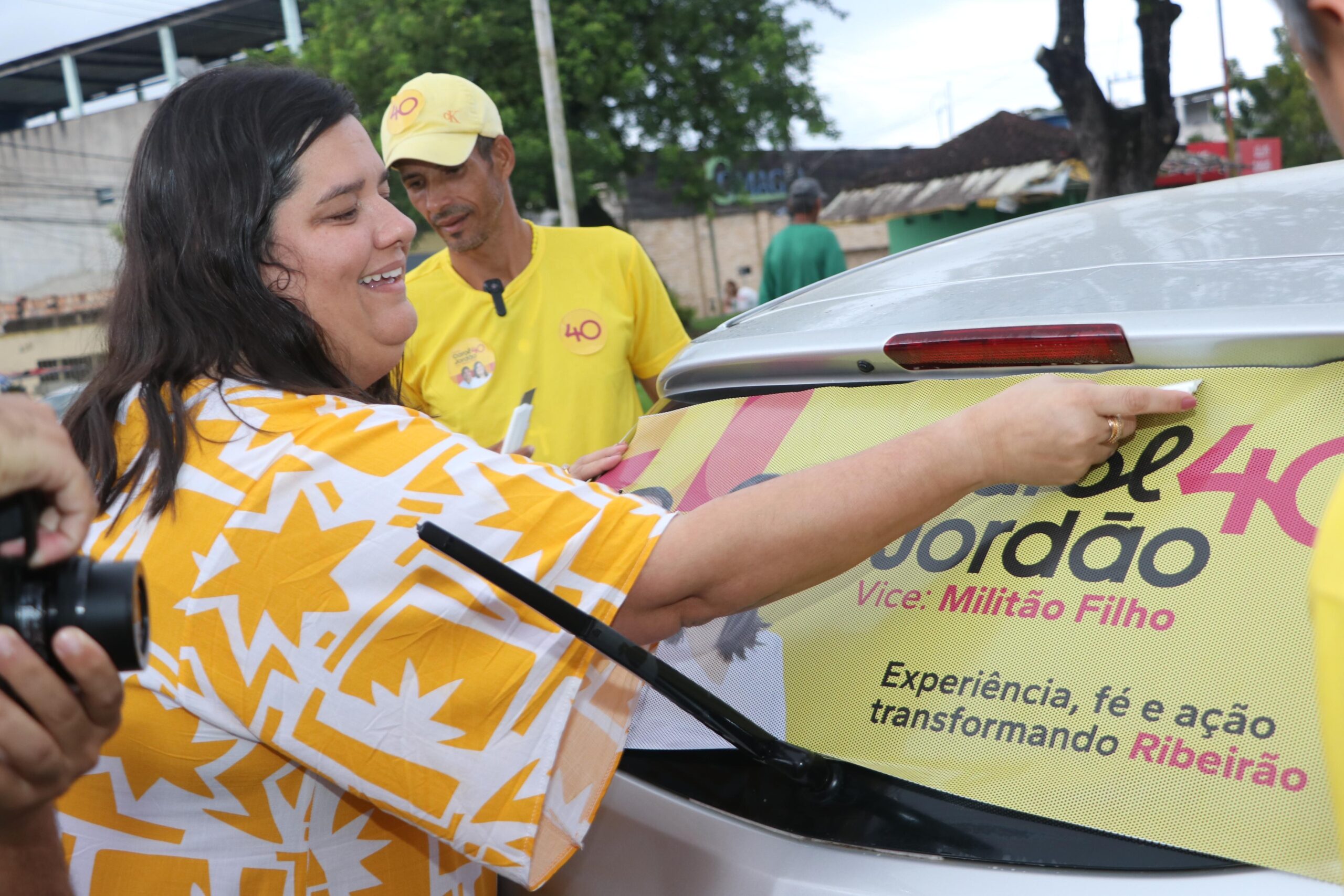 Carol Jordão Realiza o Maior Adesivaço da História de Ribeirão