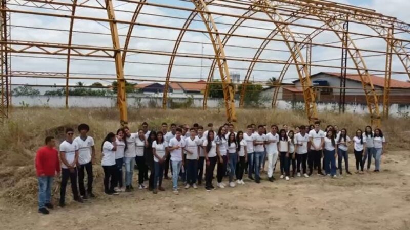 Em Granito alunos da rede estadual de educação clamam por volta as obras da quadra de esportes do EREM Miguel Arraes de Alencar