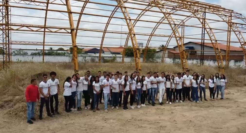 Em Granito alunos da rede estadual de educação clamam por volta as obras da quadra de esportes do EREM Miguel Arraes de Alencar