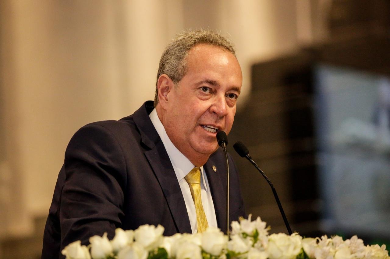 Álvaro Porto sofre acidente de cavalo na missa do vaqueiro em Canhotinho