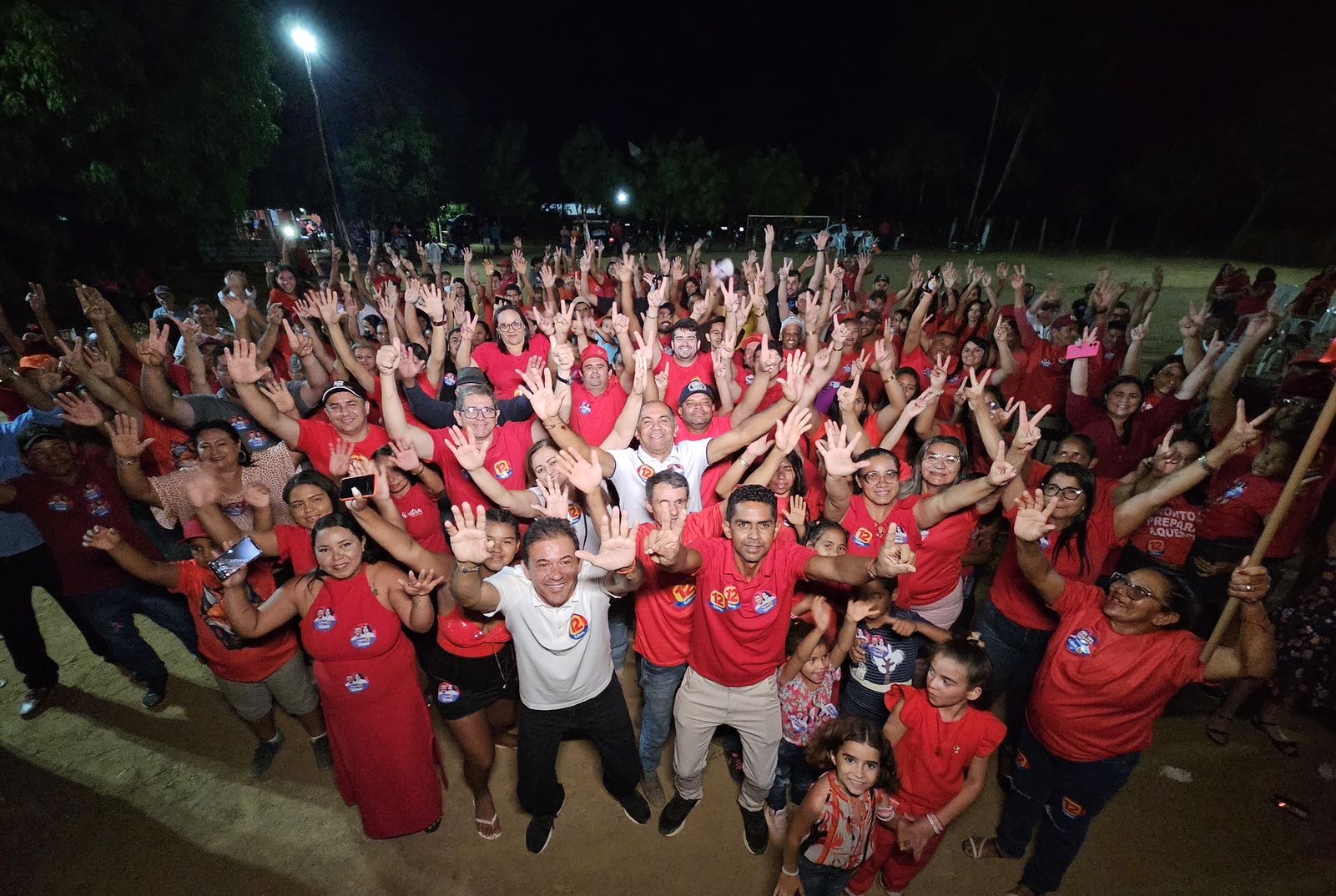 Multidão recebe Evilásio Mateus e Bringel Filho em reunião na Serra do Ipa