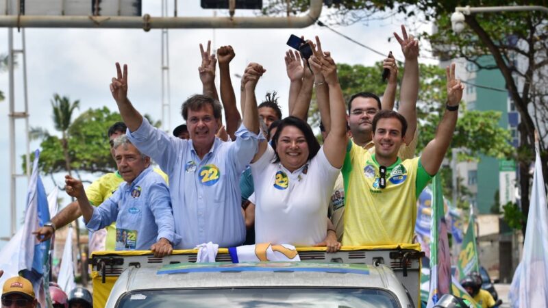 Gilson Machado e Leninha Dias promovem grande carreata em Boa Viagem