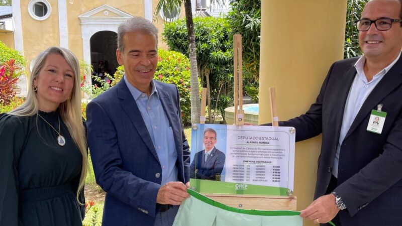 Deputado Coronel Alberto Feitosa recebe homenagem do Hospital do Câncer