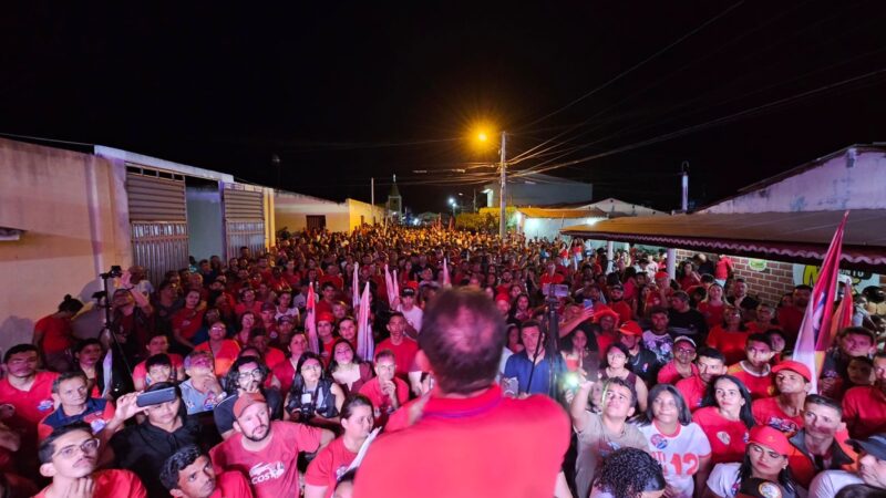 Evilásio Mateus e lideranças políticas reúnem multidão em comício no distrito de Lagoa do Barro