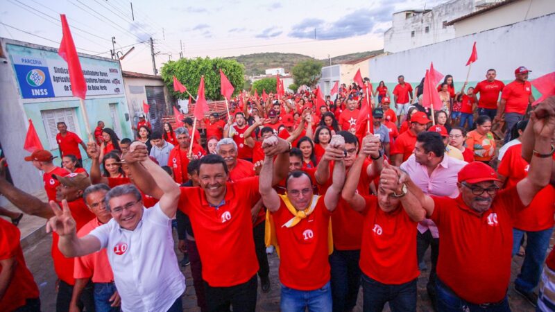 Duque participa de caminhada com Dr. Ismael e Leque Brás em Santa Cruz da Baixa Verde