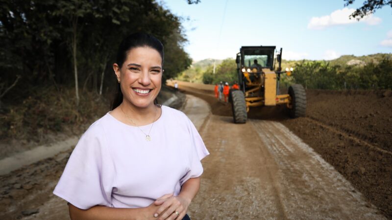 Em Caruaru, governadora Raquel Lyra vistoria obras de requalificação da APE-095, a Estrada de Malhada de Pedra