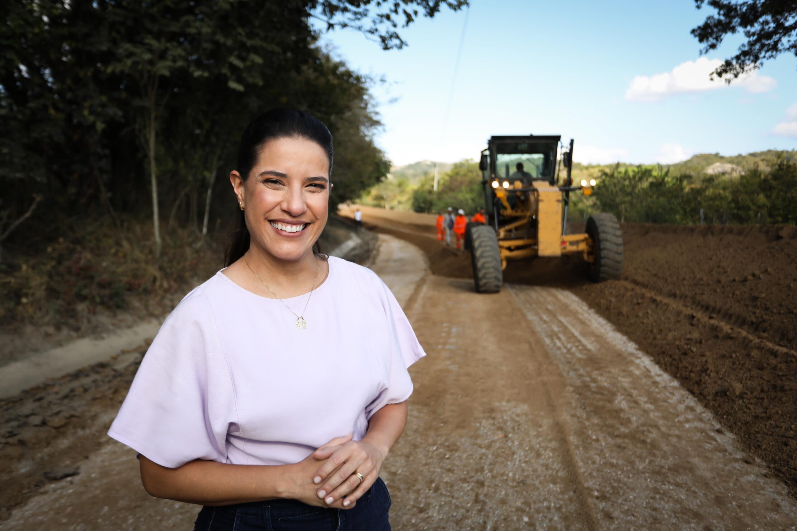 Em Caruaru, governadora Raquel Lyra vistoria obras de requalificação da APE-095, a Estrada de Malhada de Pedra