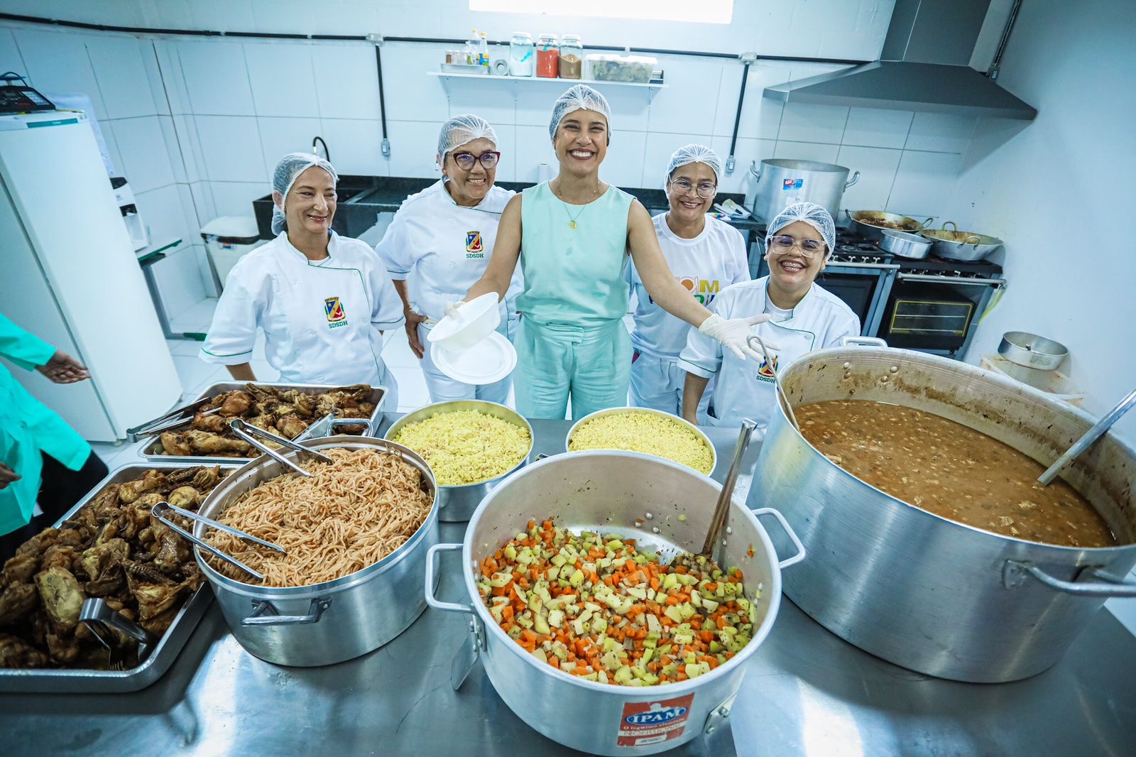 Bom Prato: Governo do Estado inaugura Cozinha Comunitária Vila do Aeroporto, em Caruaru