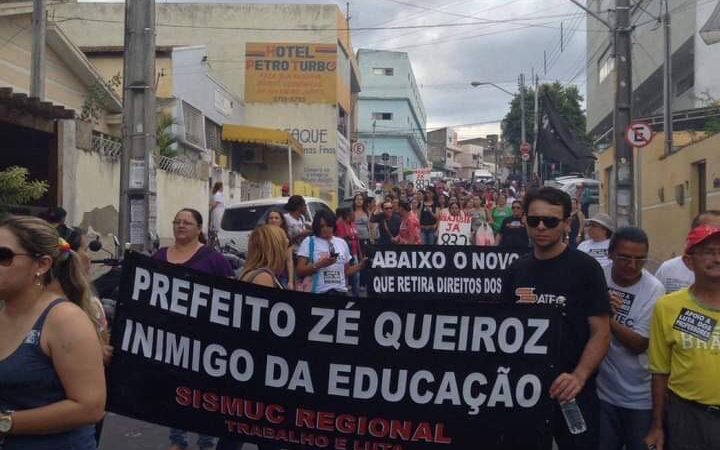 Greve dos professores e irregularidades na merenda: o legado de Zé Queiroz na educação