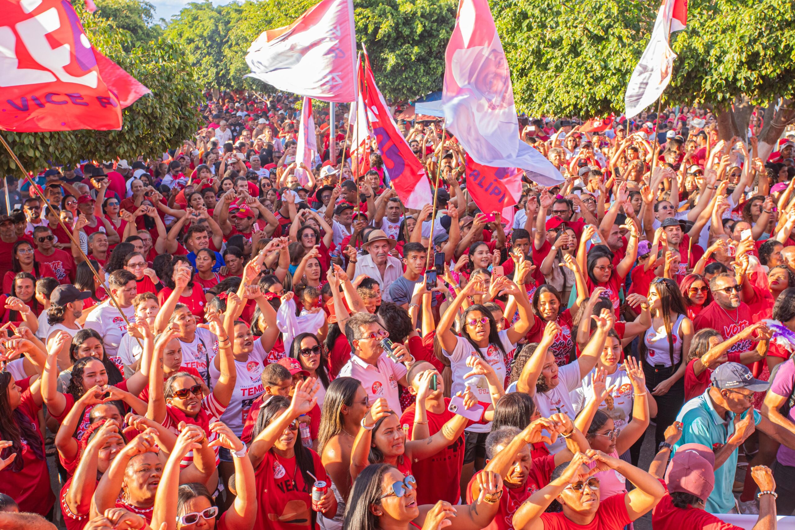 Zé Almeida e Alípio Costa fazem grande comício em São Bento do Una