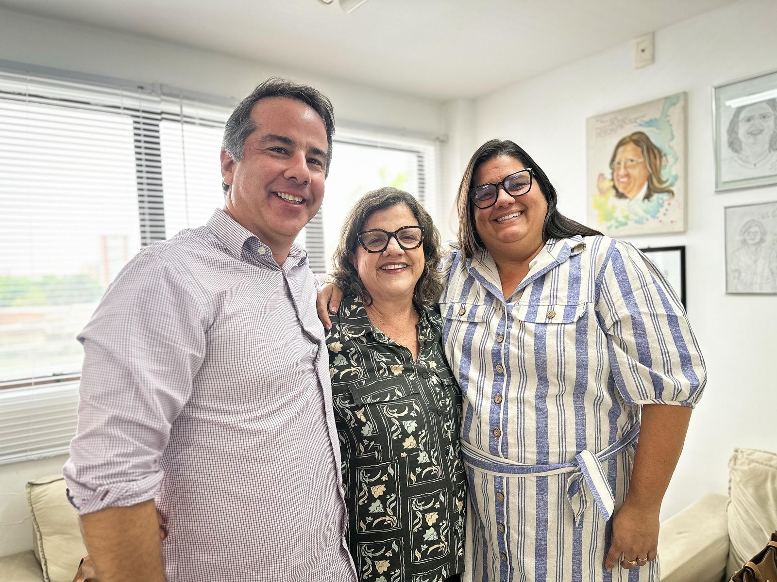 PREFEITO MARCELLO MARANHÃO E A PREFEITA ELEITA CAROL JORDÃO SE REÚNEM COM SENADORA.