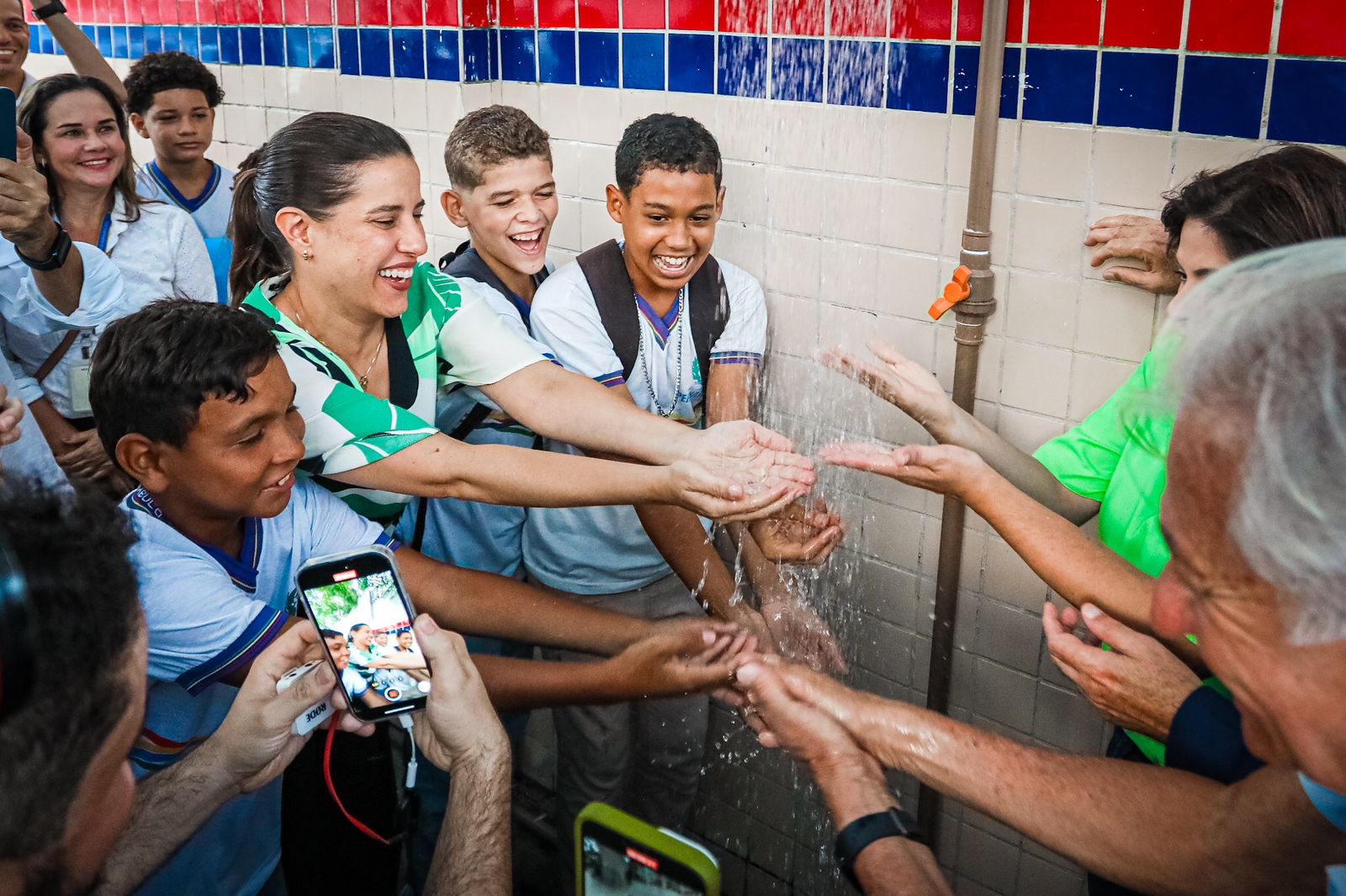 Águas de Pernambuco: governadora Raquel Lyra entrega sistema que regulariza abastecimento no bairro de Brasília Teimosa e áreas do entorno, beneficiando cerca de 75 mil pessoas