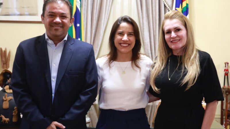 Raquel Lyra recebe prefeito eleito de Araripina, Evilásio Mateus, e deputada estadual Roberta Arraes