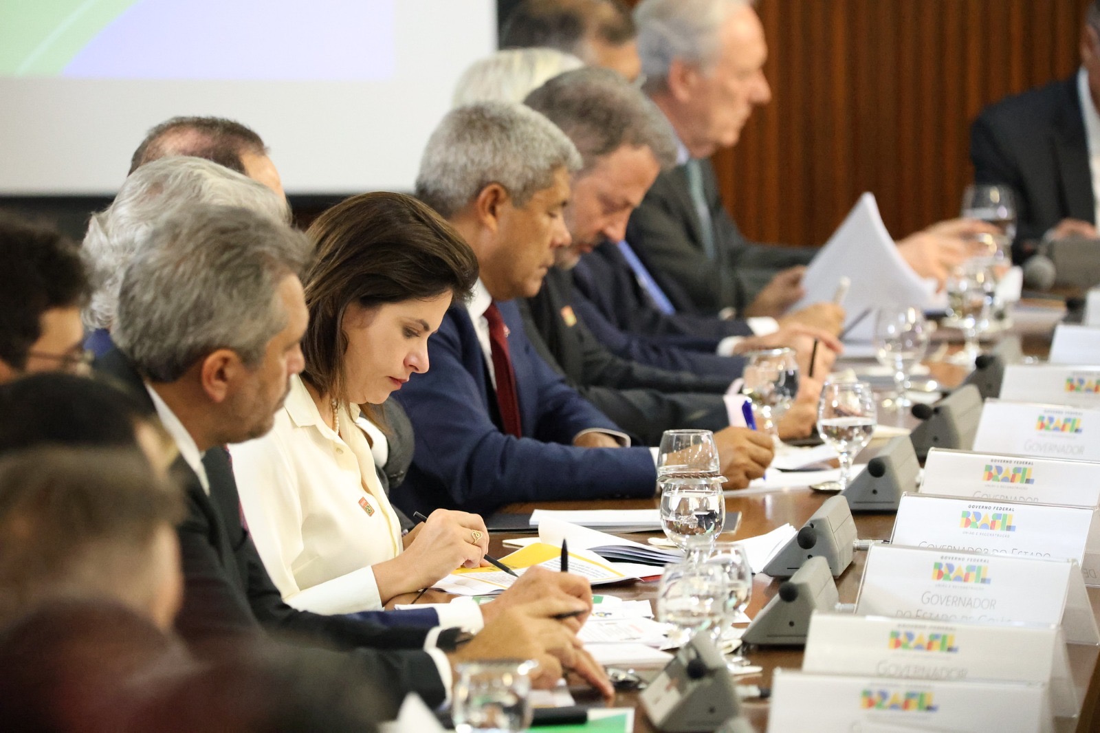 Em reunião com o presidente Lula, governadora em exercício Priscila Krause defende o debate da PEC da Segurança Pública como um projeto de nação