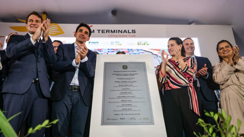 Governadora Raquel e ministro Silvio Costa Filho lançam pedra fundamental de terminal de contêineres com investimento de R$ 1,6 bilhão no Porto de Suape