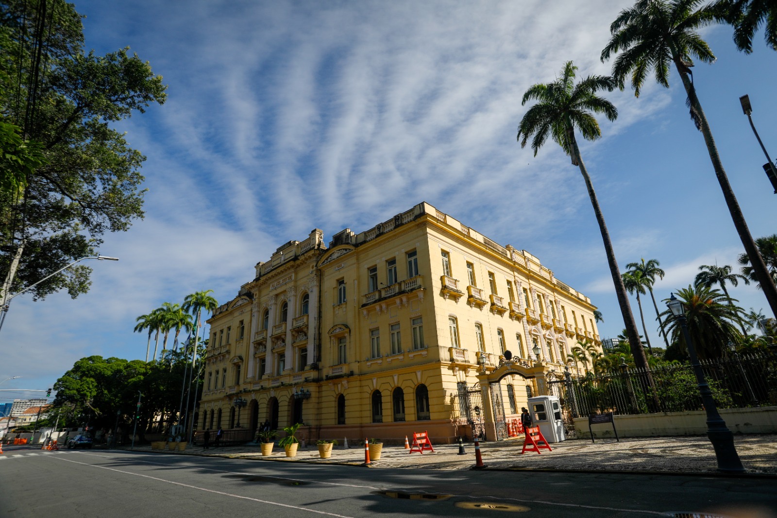 Governo de Pernambuco anuncia pagamento do 13° salário em parcela única para o dia 13 de dezembro