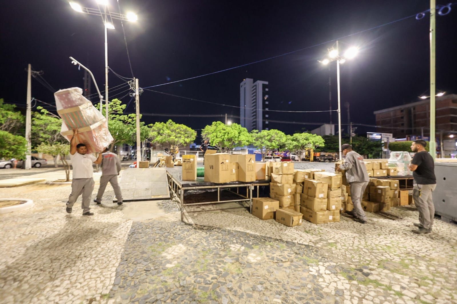 Petrolina inicia preparativos do Natal Luz