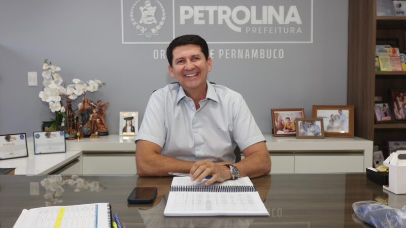 Simão Durando anuncia antecipação do 13º salário e folha de dezembro, aquecendo economia de Petrolina