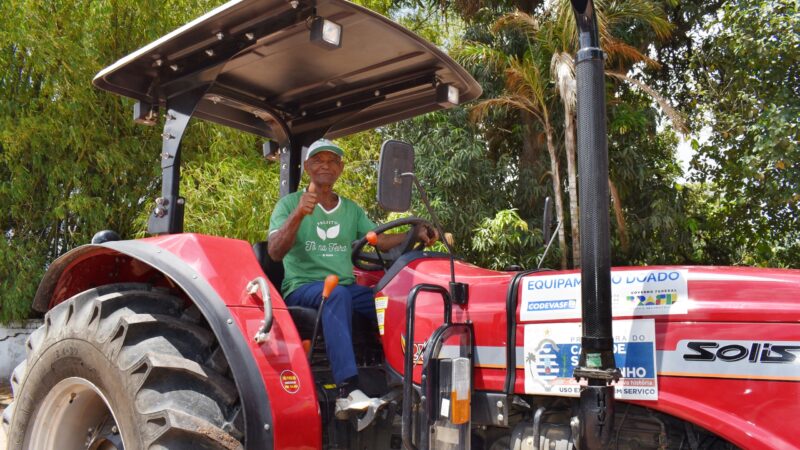 Secretaria de Agricultura do Cabo faz entrega de maquinário a produtores rurais para manejo do solo