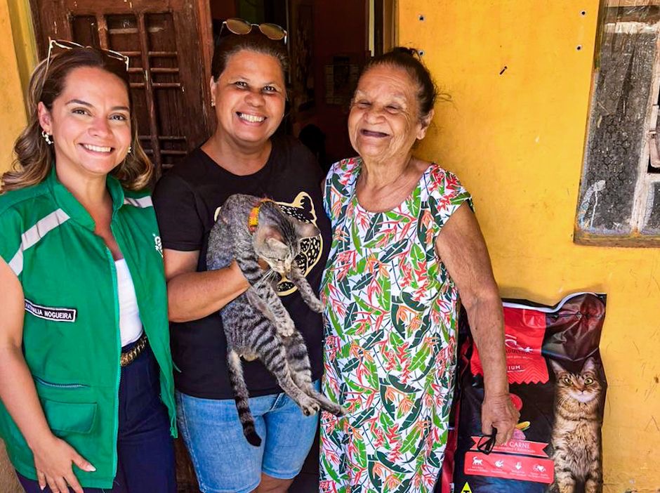 Cabo inicia distribuição de ração para protetores de animais